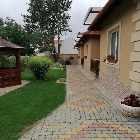 Apartment Kaktuszvirag Apartmanhaz