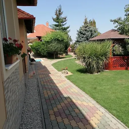 Apartment Kaktuszvirag Apartmanhaz *