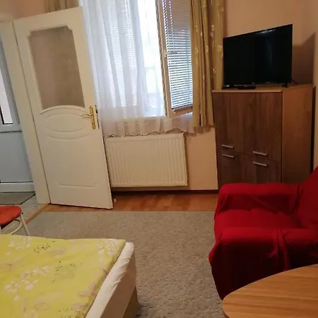 Apartment Kaktuszvirag Apartmanhaz