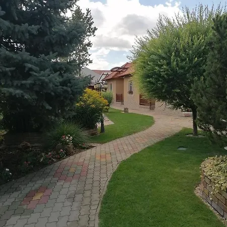 Apartament Kaktuszvirag Apartmanhaz
